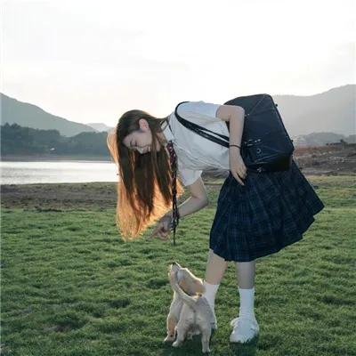 带子狼 在那双小手中